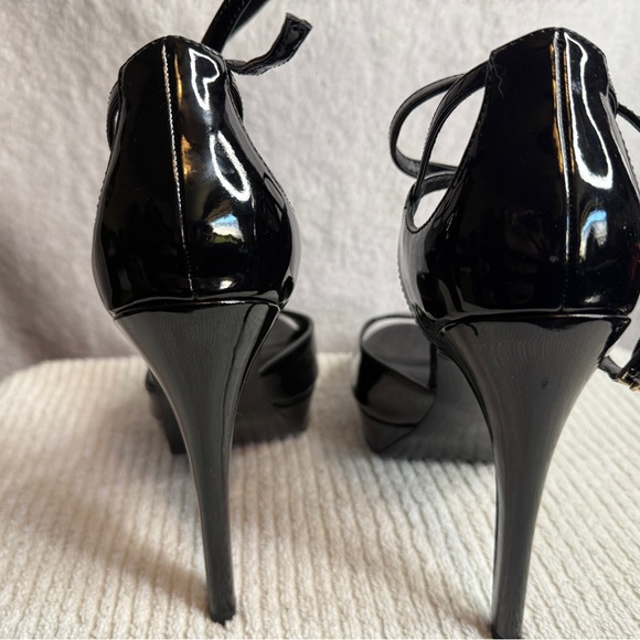 Brand new Guess black high heel - Picture 2 of 9